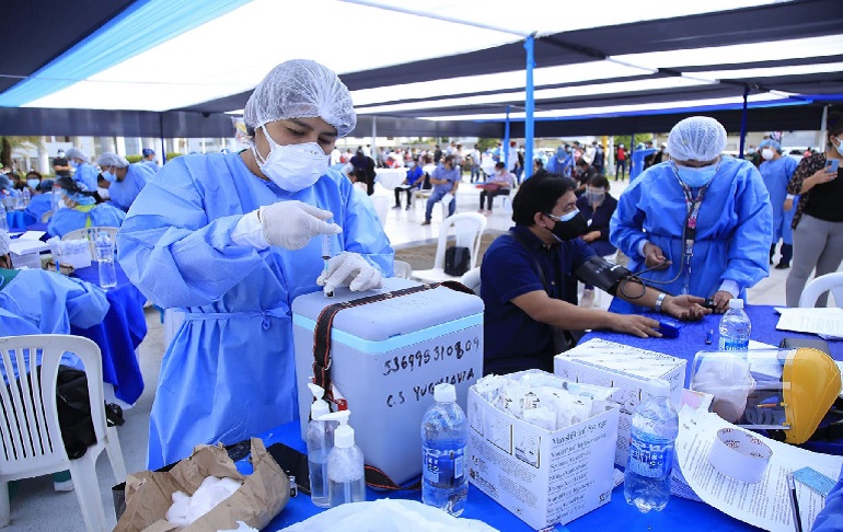 Gobierno suscribe acuerdos por 55 millones de vacunas para el 2022, informó la Cancillería