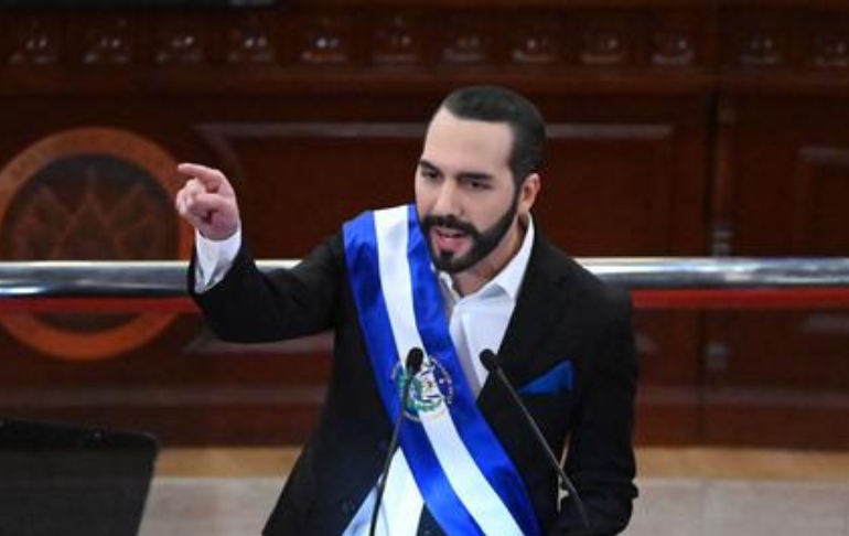 Portada: Nayib Bukele se autodenomina en Twitter “Dictador de El Salvador”