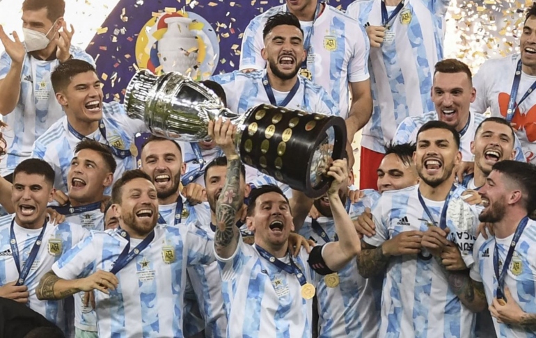 Portada: Argentina e Italia, ganadores de la Copa América y Eurocopa, se enfrentarán