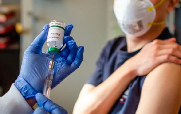 Portada: Hasta ahora se han administrado en todo el mundo 6 000 millones de dosis de vacunas contra la COVID-19