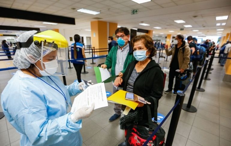 Vacunación completa para ingresar al Perú regirá desde mañana