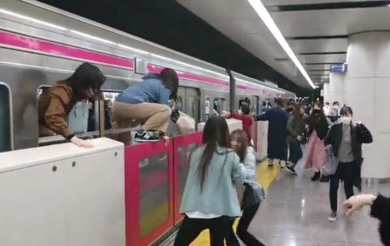Tokio: Hombre disfrazado del Joker ataca a pasajeros de tren y deja al menos 15 heridos