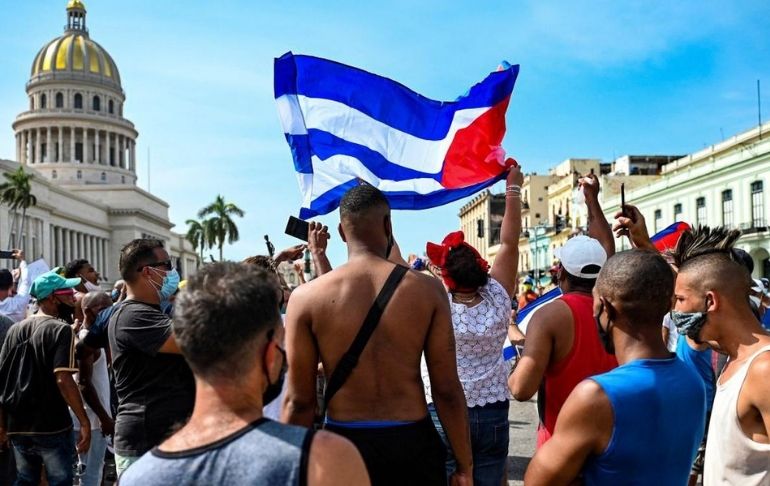 Portada: Cuba: activistas desafían al Gobierno y marchan pese a prohibición