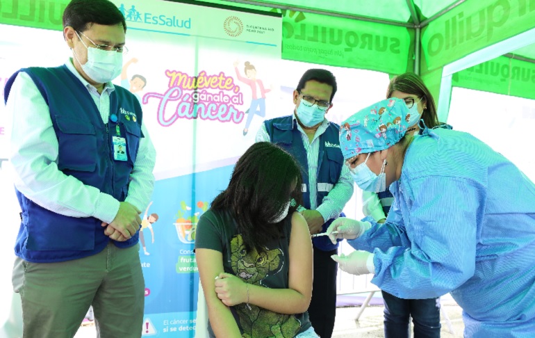 EsSalud inició campaña para vacunar a niñas contra el virus del papiloma humano
