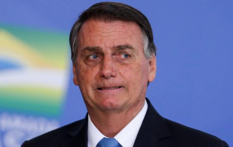 Portada: Jair Bolsonaro quiso entrar a estadio, pero le negaron el acceso por no estar vacunado