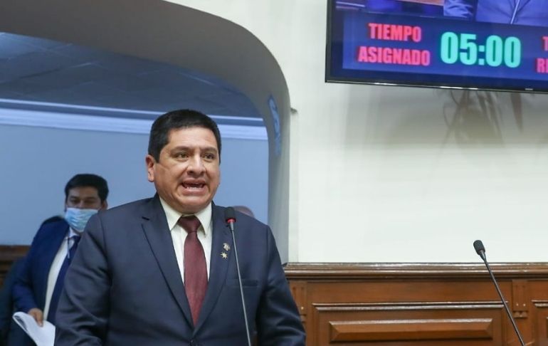 Congresista Luis Aragón: "Exponer a todo el gabinete por un ministro seriamente cuestionado es imprudente"