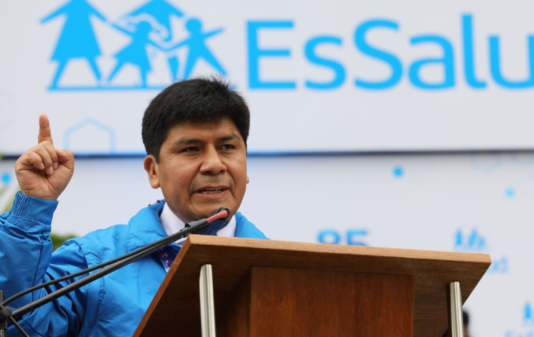 Mario Carhuapoma dice que no renunciará a la presidencia de EsSalud