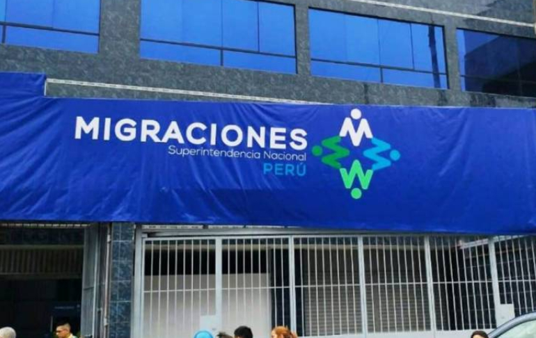 Portada: Migraciones dispone inicio de investigación tras revelación de reglaje a políticos y periodistas