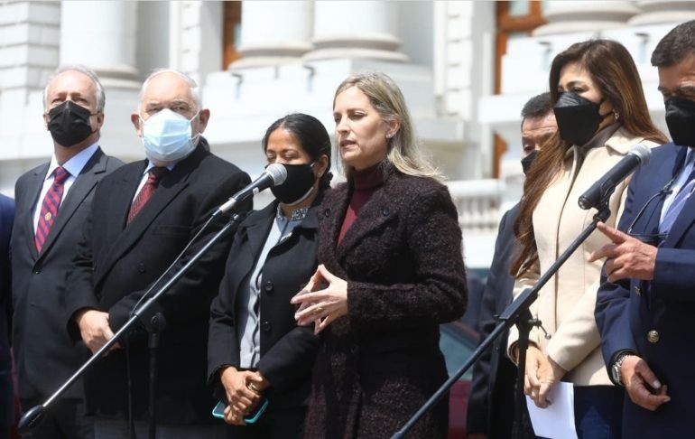 Portada: María del Carmen Alva exhorta al presidente promulgar la ley interpretativa de cuestión de confianza