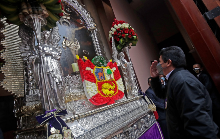 Pedro Castillo participó en la misa de homenaje al Señor de los Milagros en la Iglesia de las Nazarenas