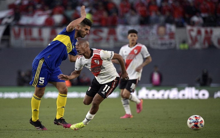 Portada: Superclásico argentino: River Plate venció 2-1 a Boca Juniors en el Estadio Monumental