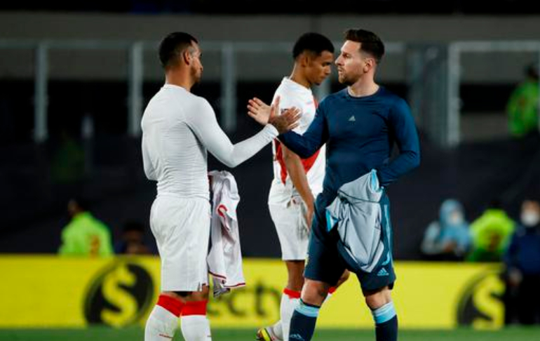 Portada: Miguel Trauco se llevó la camiseta de Lionel Messi tras derrota de la selección ante Argentina