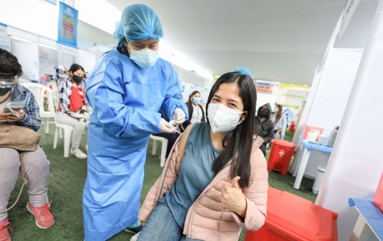 Portada: Sexto Vacunafest inició jornada de 36 horas continuas para mayores de 18 años
