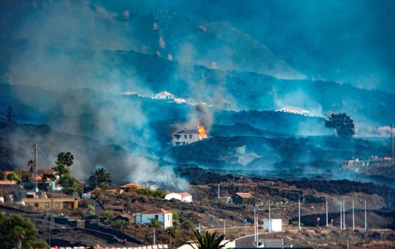 España: Aumentan los sismos por desborde de lava del volcán de La Palma