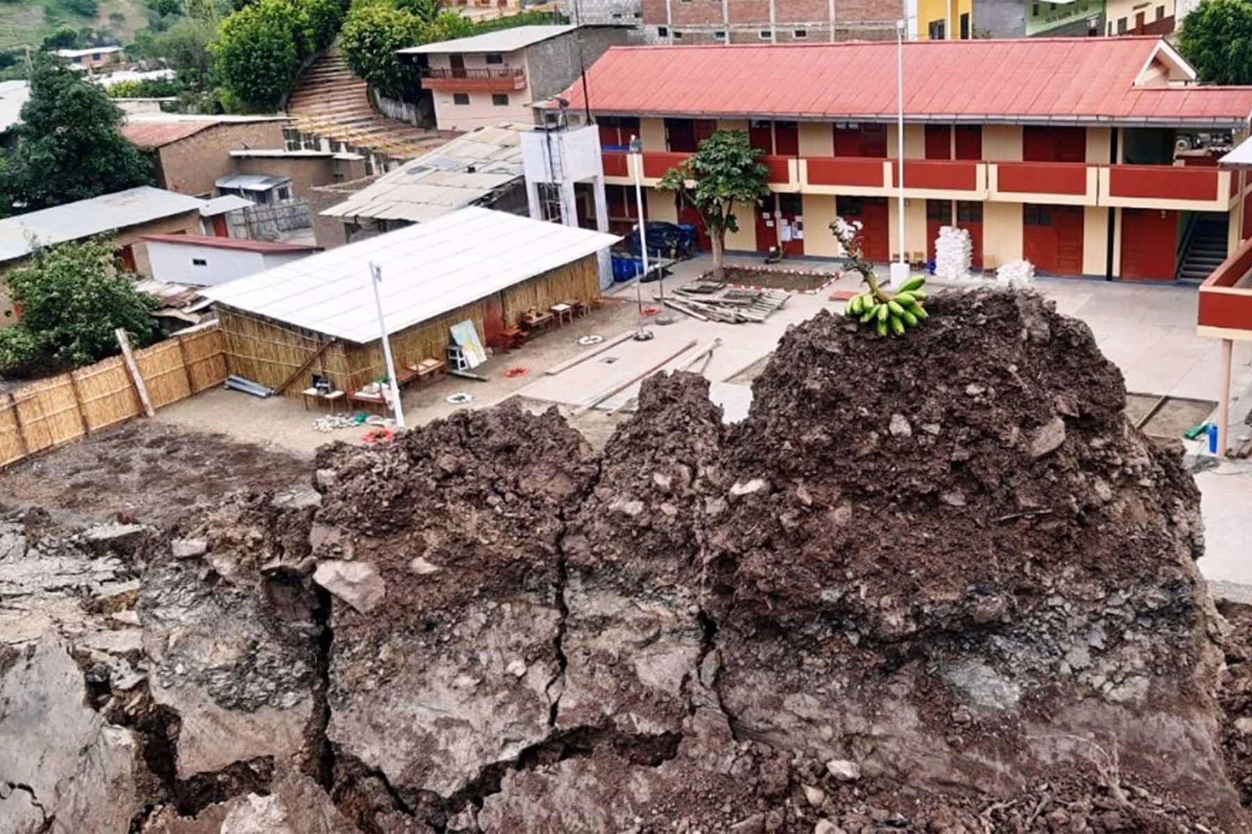 Portada: Reportan primer fallecido tras terremoto en Amazonas