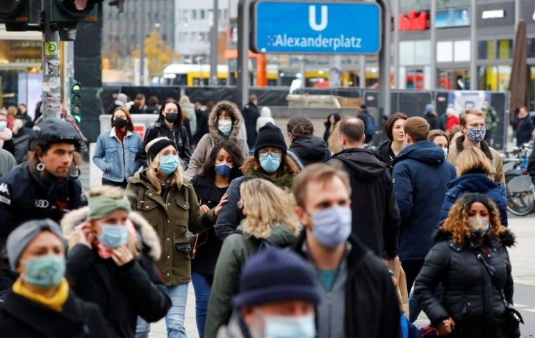 Portada: Alemania entra en “estado de emergencia nacional” tras aumento de casos de COVID-19