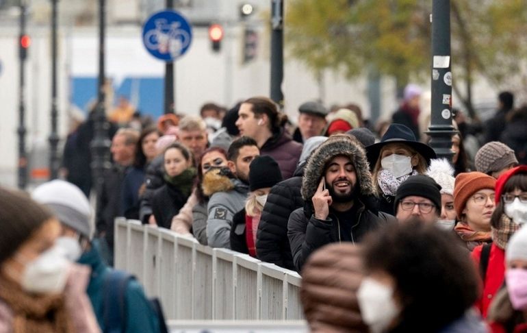 Portada: Austria registra récord de contagios pese al confinamiento a los no vacunados: 14 416 nuevos casos de COVID-19