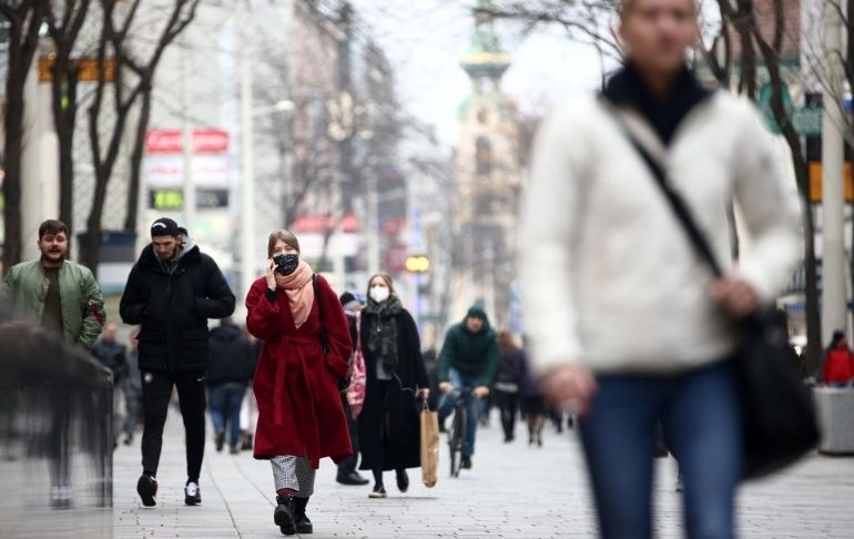 Portada: Austria registra la cifra más alta de contagios por COVID-19 desde hace un año: 8 593 casos en un día