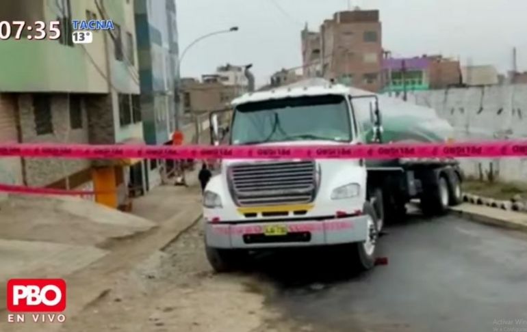 Portada: Cercado de Lima: Camión cisterna provoca accidente y derrama petróleo en vía pública