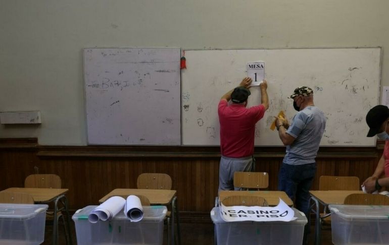 Portada: Abren las urnas en Chile para elegir al próximo presidente
