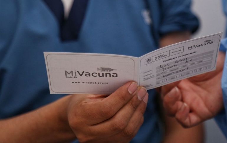 Colombia empieza a exigir carné de vacunación contra la COVID-19 para lugares de ocio
