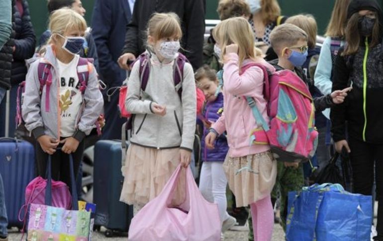 Portada: Francia: alumnos de primaria volverán a utilizar mascarilla durante las clases