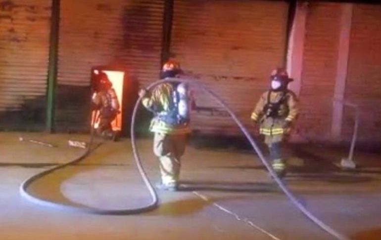 San Juan de Miraflores: Incendio consumió una fábrica de colchones