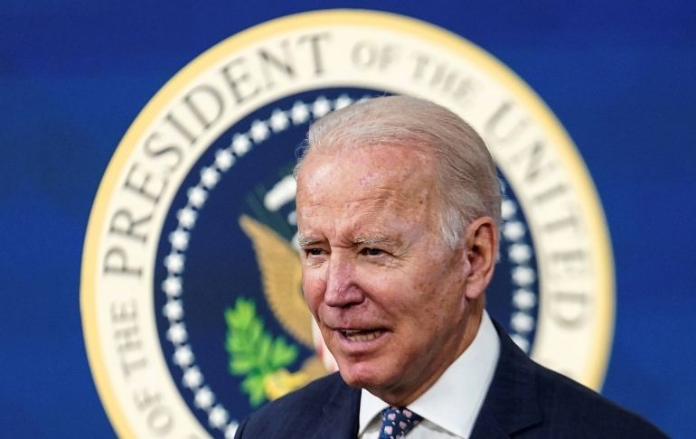 Portada: Estados Unidos: Biden descarta "por el momento" más restricciones de viaje tras avance de la variante ómicron