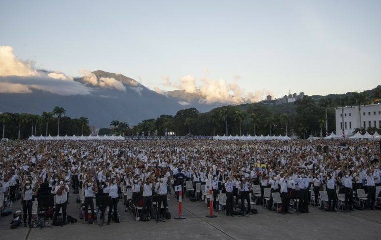 Venezuela logra récord Guinness con la “orquesta más grande del mundo”
