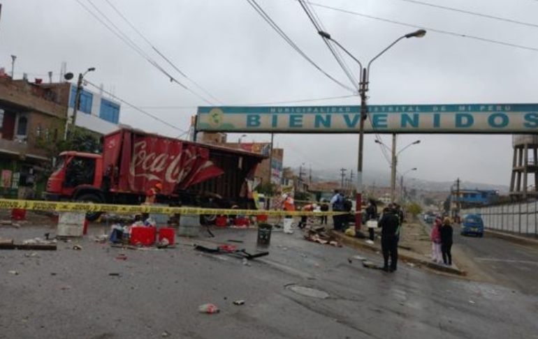 Portada: Ventanilla: Al menos 15 personas resultaron heridas tras el choque de un bus contra camión