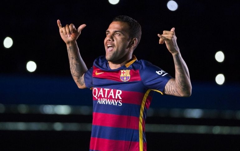 Dani Alves: "La camiseta del Barcelona me convierte en un superhéroe"