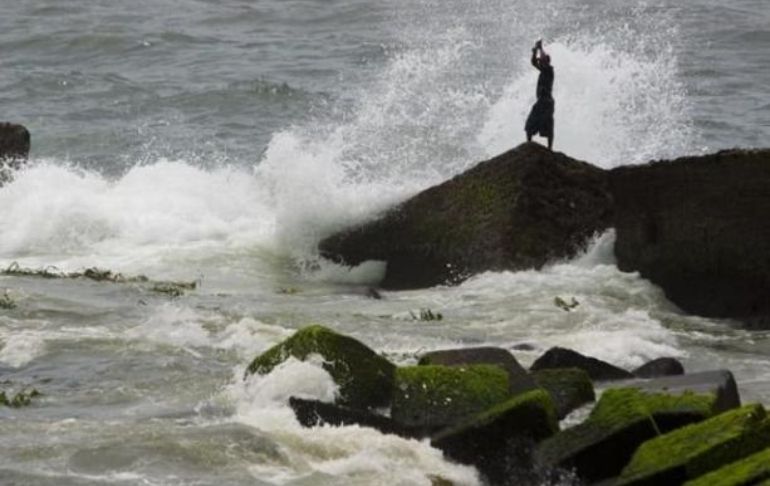 Portada: ¡EXITOSO RESCATE! Unidad de salvataje logró rescatar a un menor que fue arrastrado por las olas de la playa “León Dormido”