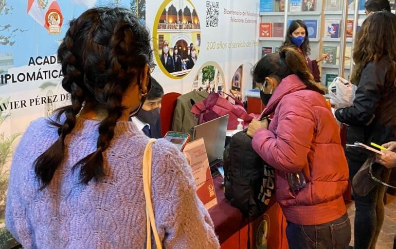 Jóvenes podrán conocer cómo formar parte del servicio diplomático en la Feria del Libro del Bicentenario