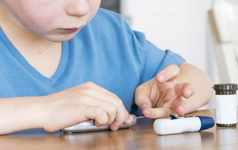 El cuidado de la diabetes tipo 1 en niños y adolescentes puede complicarse después de contraer COVID-19