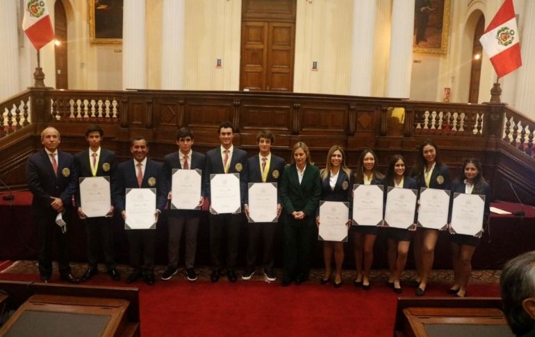 Seleccionados nacionales de golf fueron homenajeados por el Congreso