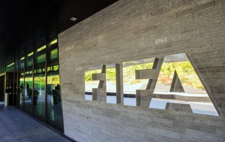 Portada: Eliminatorias Qatar 2022: FIFA sancionó a Argentina, Chile y México por "comportamiento discriminatorio" de sus aficionados