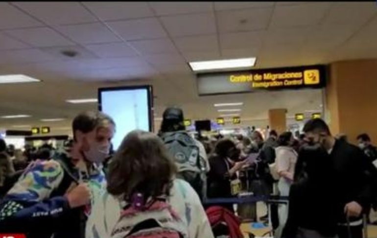 Reportan largas colas en Migraciones del aeropuerto Jorge Chávez
