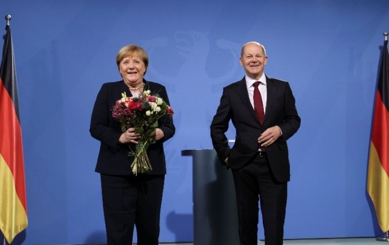 Alemania: Olaf Scholz sucede a Merkel y promete un “nuevo comienzo” 