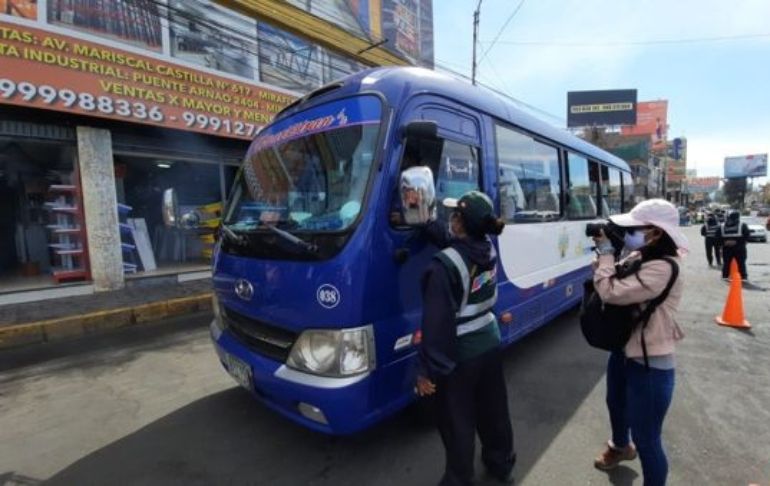 Arequipa: sancionan a choferes y cobradores por no presentar carné de vacunación