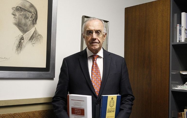 Portada: Augusto Ferrero Costa fue elegido nuevo presidente del Tribunal Constitucional