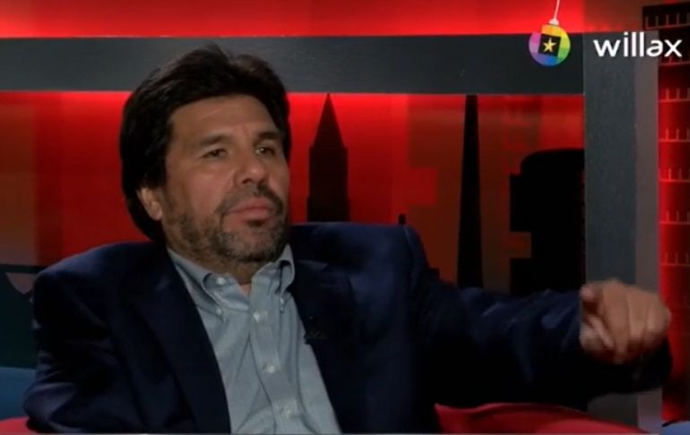 Carlos Paredes: "Cada 5 horas en el Perú hay un nuevo escándalo que compromete directamente al presidente de la República"