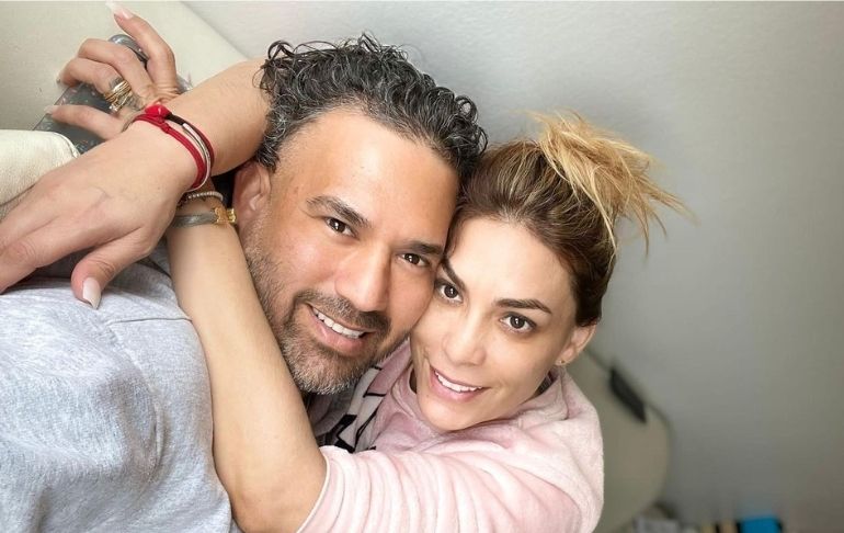 Evelyn Vela asegura que todo está bien con su esposo: “Yo hablo con él todos los días”