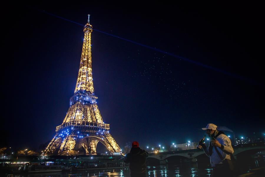 Portada: Francia: Gobierno prohíbe concentraciones por fiestas de Año Nuevo