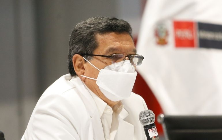 Hernando Cevallos retrocede y autoriza vacunación de Martín Vizcarra