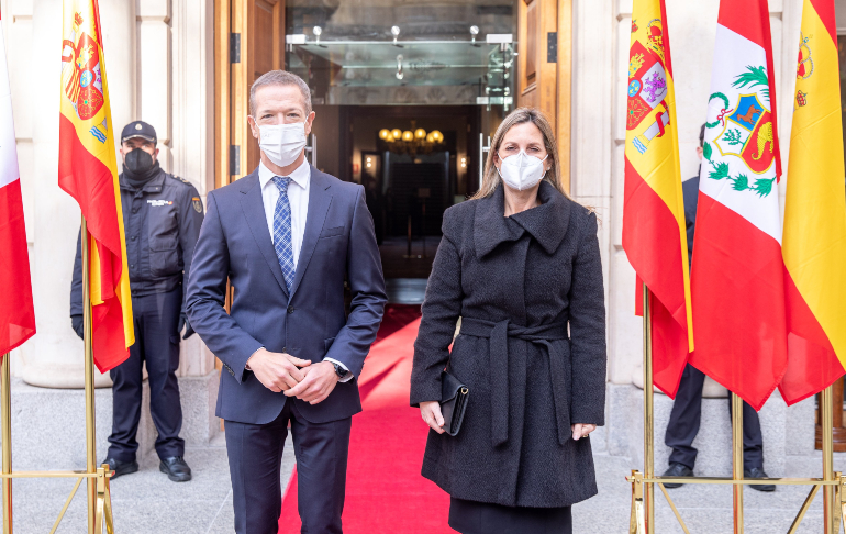 Portada: María del Carmen Alva se realiza pruebas de descarte luego de que presidente del Senado español diera positivo a covid-19