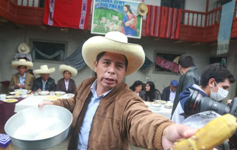 Portada: Gobierno prohíbe reuniones familiares por fiestas, pero Pedro Castillo viaja a Chota para pasar Navidad con su familia