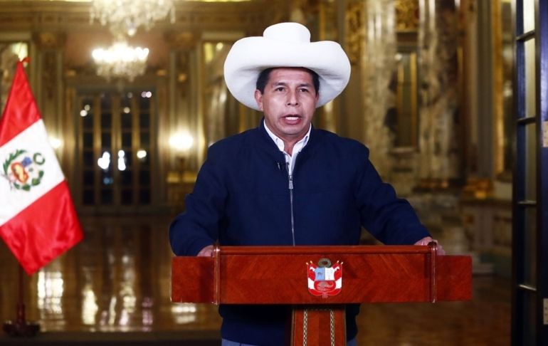 Portada: Pedro Castillo: "Tengo que sacarme de noche el sombrero, pues, ¿cómo voy a dormir?"