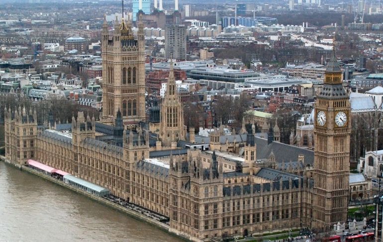 Reino Unido: hallan restos de cocaína en 11 baños del Parlamento 