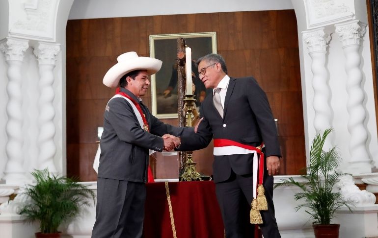 Portada: Rosendo Serna Román, de Juntos por el Perú, jura como nuevo ministro de Educación