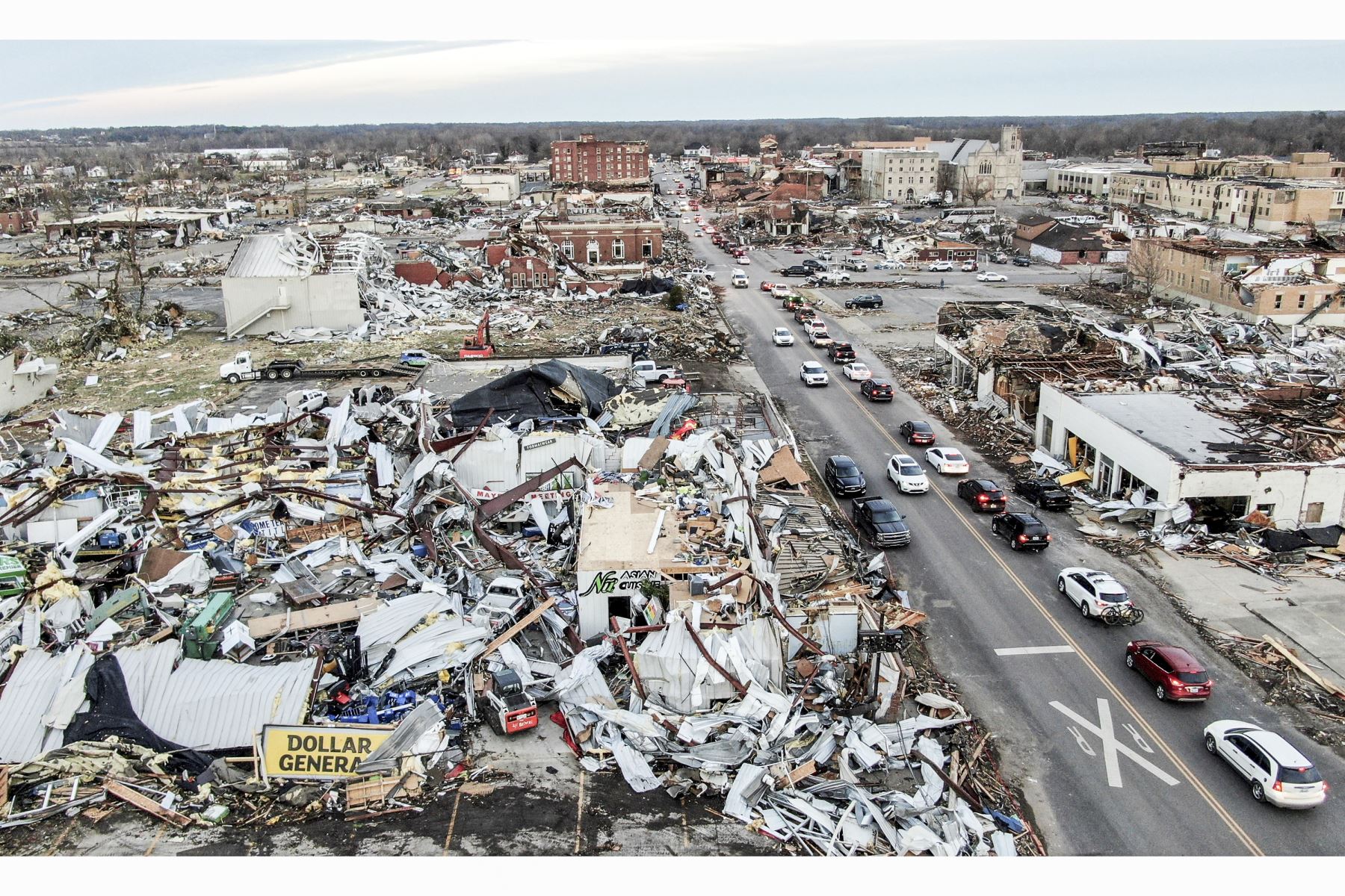 Autoridades reportan 78 muertos por tornados en EEUU y temen por más víctimas